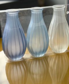 Set of frosted vases