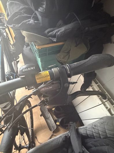 Giant Hybrid Commuter Bike - Large Frame - QUICK SALE