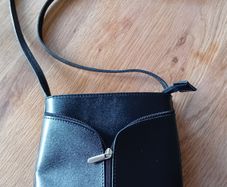 Vera Pelle small black shoulder strap bag