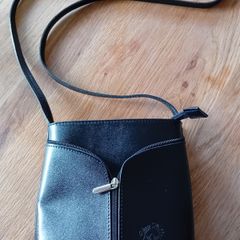 Vera Pelle small black shoulder strap bag