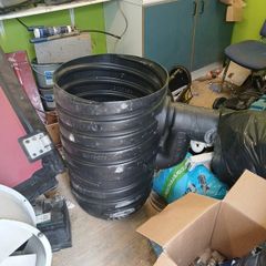 2 plastic ridgigully pots..polypipe