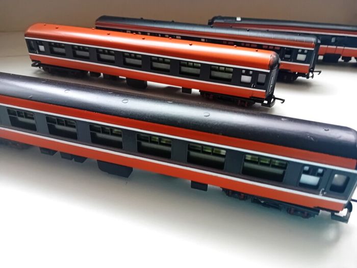 Model Railway  Irish Mk2 Coach Set