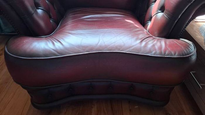 Leather Chesterfield 3 piece suite ( 3-2-1 with sprung pullout bed)