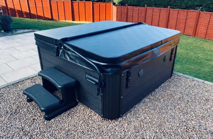New Quality Hot Tubs - Nationwide Delivery