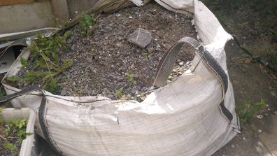 Gravel and sand infill