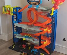 Hot Wheels Let's Race Ultimate Garage