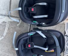 Maxi Cosi 360 Pebble Car Seat & Isofix base x 2
