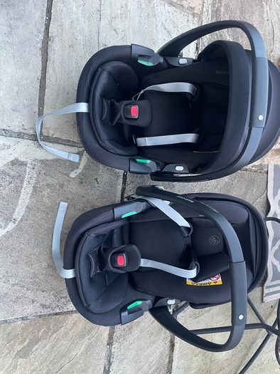 Maxi Cosi 360 Pebble Car Seat & Isofix base x 2