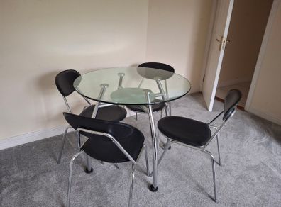 Table & chairs