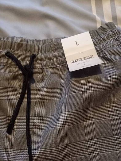 Mens Shorts, New, Large, Draw String Adjustable.