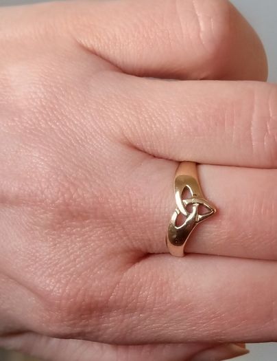 9ct gold Celtic Trinity knot ring size N