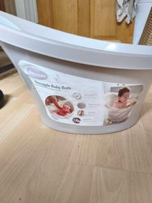 Shnuggle Newborn Baby Bath | Built in Support Bump and Soft Backrest | Suitable from Newborn | Bath Seat Support Includes Plug | White with Grey backrest