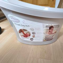 Shnuggle Newborn Baby Bath | Built in Support Bump and Soft Backrest | Suitable from Newborn | Bath Seat Support Includes Plug | White with Grey backrest