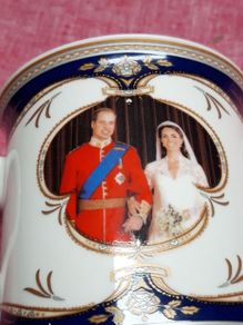 QUEEN ELIZABETH ll / Coronation June 2nd 1953 Mug / Prince William Royal wedding to Catherine Middleton 29th April  2011 Mug