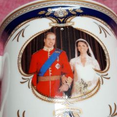 QUEEN ELIZABETH ll / Coronation June 2nd 1953 Mug / Prince William Royal wedding to Catherine Middleton 29th April  2011 Mug