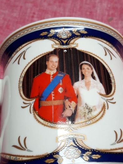 QUEEN ELIZABETH ll / Coronation June 2nd 1953 Mug / Prince William Royal wedding to Catherine Middleton 29th April  2011 Mug