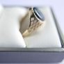 Vintage 9ct Yellow Gold Hallmarked Gents Oval Shape Black Onyx Ring size V - 2,8g Image 5