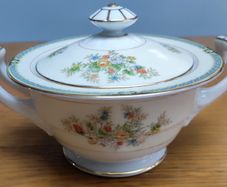 Sugar bowl & Lid