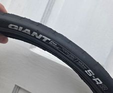 Pair of Giant SR3 Road Bike Tyres 700 x 28c New