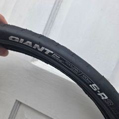 Pair of Giant SR3 Road Bike Tyres 700 x 28c New