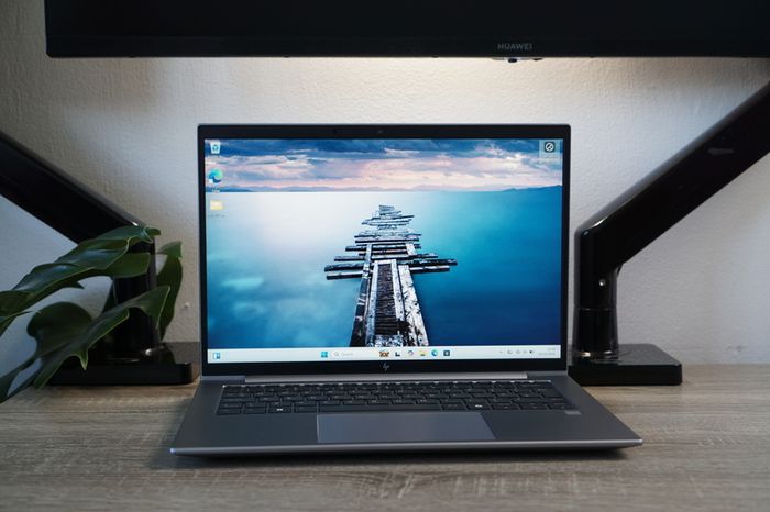 HP ZBook Firefly 14 G11 | Ryzen 7 Pro 8840HS | 16GB | 512gb