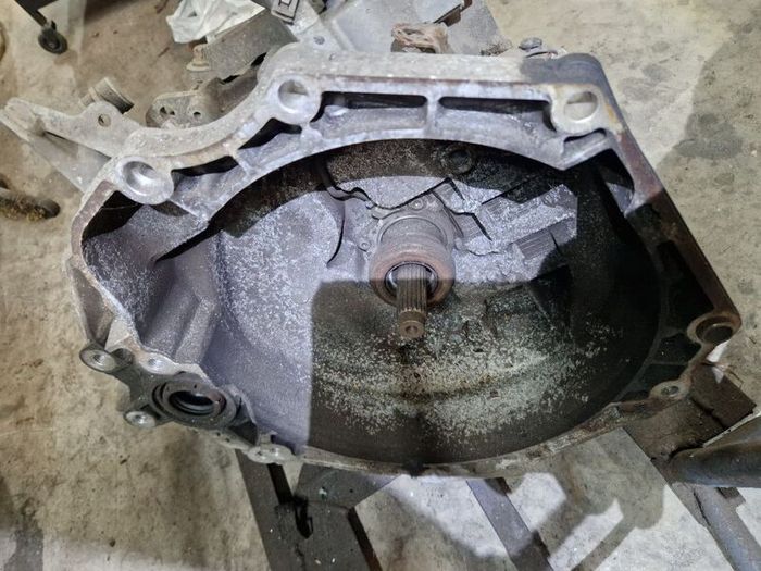 Opel zafira 1.7l  06-12 gearbox