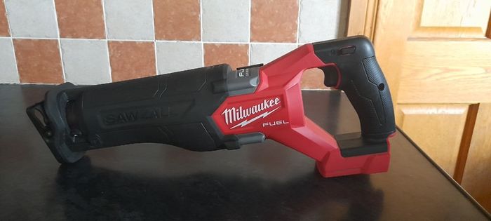 Milwaukee m18 fuel saber saw