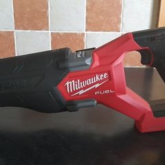 Milwaukee m18 fuel saber saw