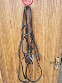 Devoucoux Bridal Figure 8 Nose band and Reins Size M Black