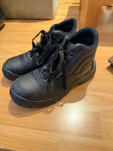 Safety boots size 39 EUR