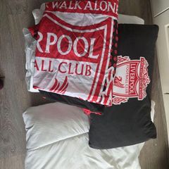 Single duvet and liverpool cover and pillow slip x 2. 30e each for a set