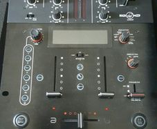 Reloop IQ2 Midi Cross Media Mixer and Flight Case