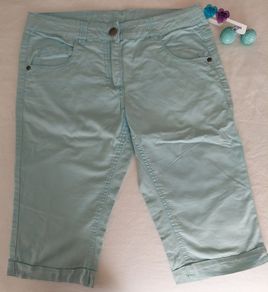 Brand New Knee Size Short + Hair Accessories for Girls