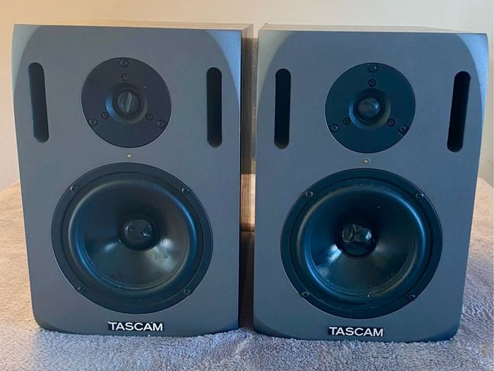 TASCAM VL-A5 Active Monitors