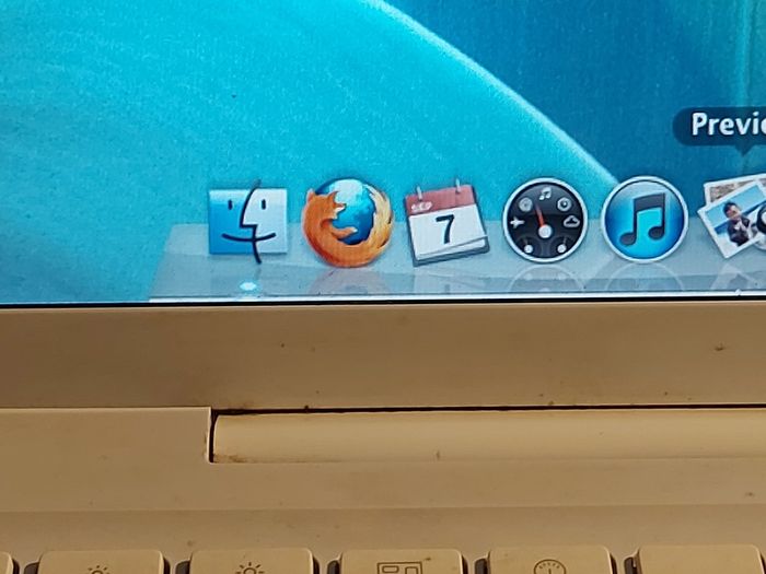 Vintage Apple MacBook, working fine and in reasonable condition for its age. No Charger