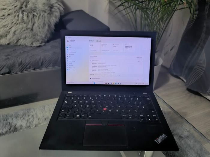 lenovo X280 12.5 inch i5 8 generation 16GB ram 256GB m2