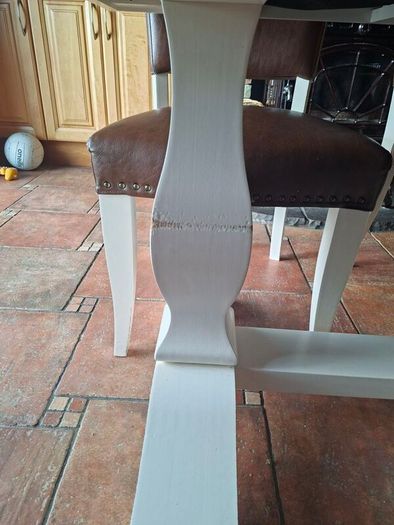 Solid wood Extendable dining table and chairs