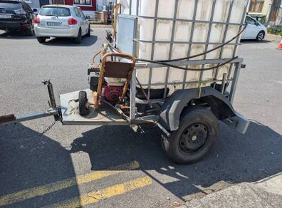 Ibc tank and galvanised trailer/honda gx200 pressure washer