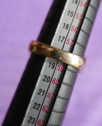 Vintage 9ct Solid Gold 375 Beautiful Trilogy Ring 10,2g