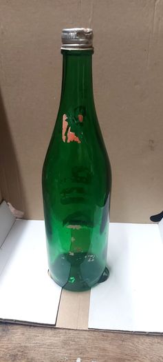 7up bottle with cap,used condition,nice advertising, price includes post to anywhere in Ireland thank you,see pictures,