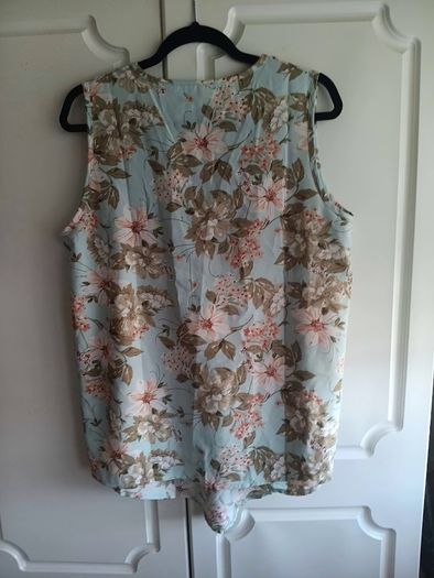 Sleeveless Floral Print Top