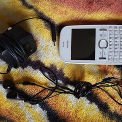 Nokia Phone / Earphones / Charger  (FR POST)