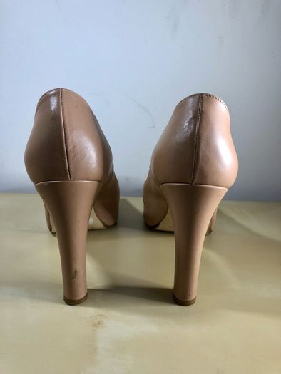 Hobbs Heels - size 5