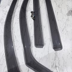 wind deflector/sun visor