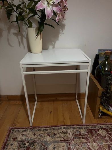 Leaf-drop white table