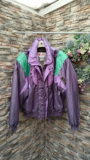 Vintage Descente 1980s ski jacket Official supplier of the Suisse ski team This is a rare and unique piece The quality and finish on the jacket is extremely high  It's in mint condition for its age Size medium