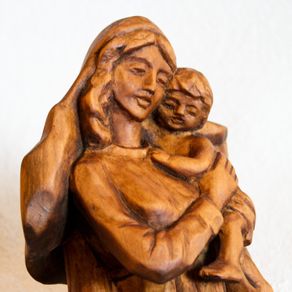 Madonna with Child, woodcarved in chestnut