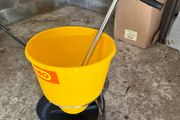 Salt and Fertiliser Spreader