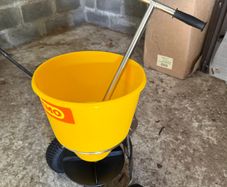 Salt and Fertiliser Spreader