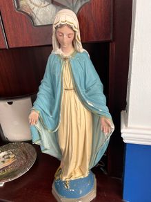 virgin mary statue